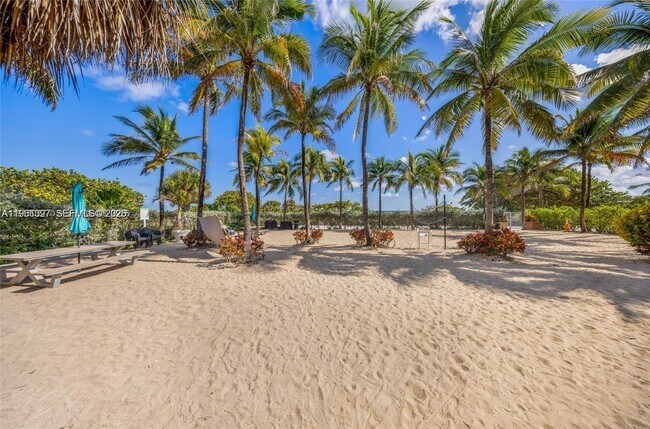 Foto del edificio - 9172 Collins Ave