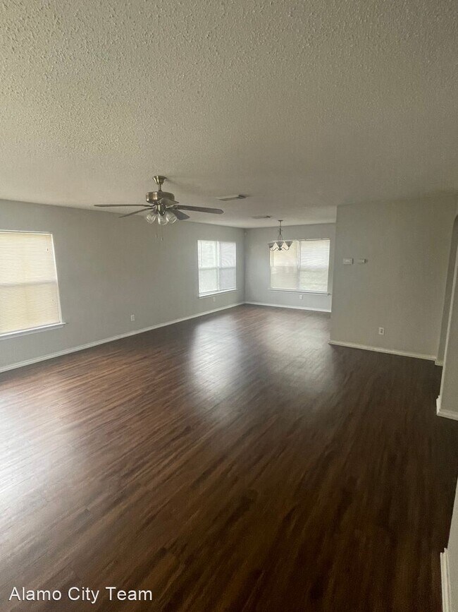 Foto del edificio - 4 br, 2.5 bath House - 3551 Olde Moss