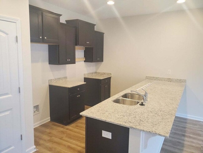 Building Photo - available 1 Jan!