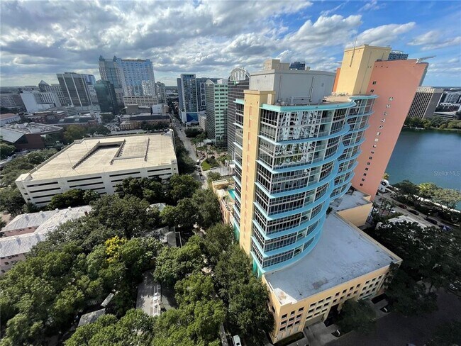 Foto del edificio - 322 E Central Blvd