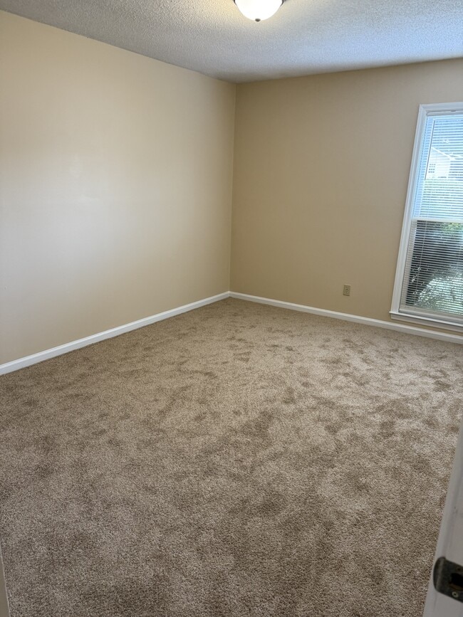 Building Photo - 107b Crow Dr