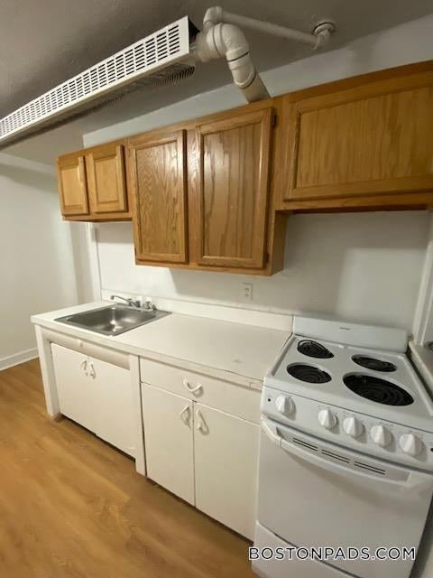 Building Photo - 1589 Beacon St