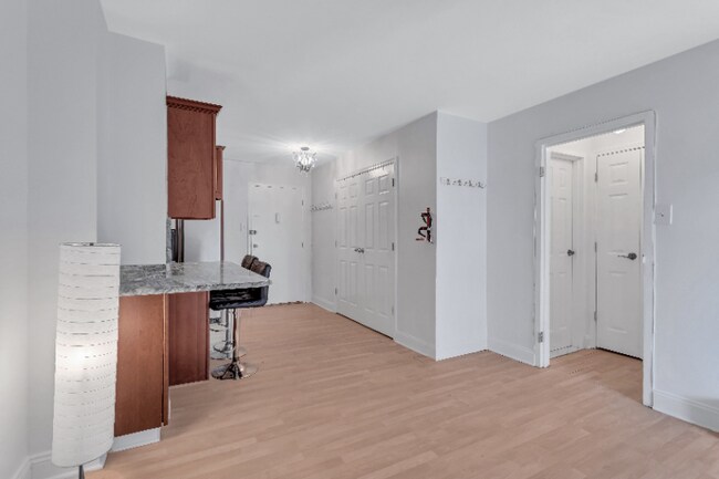 Foto del edificio - 2401 H St NW