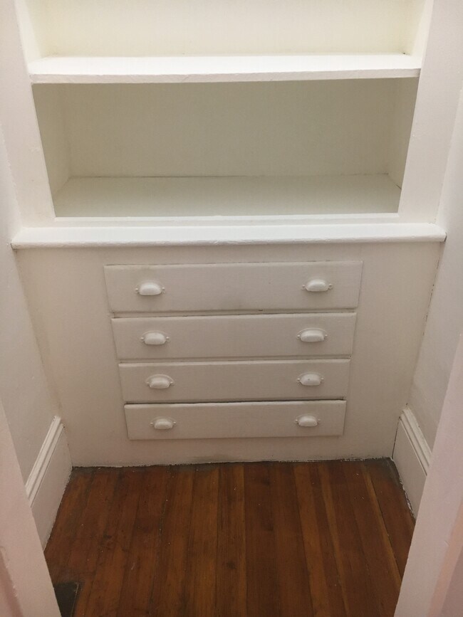 Lado norte completo del edificio - 1870 Commonwealth Ave