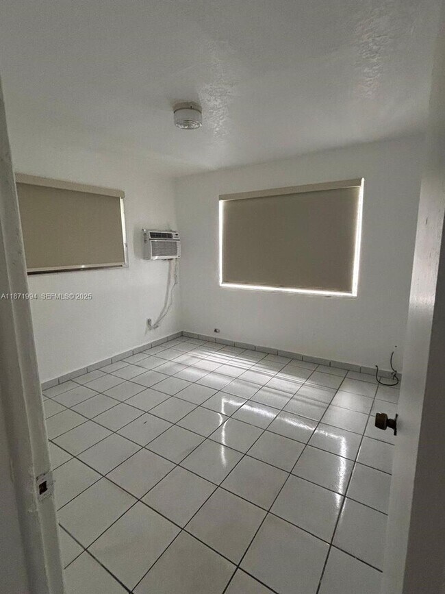 Foto del edificio - 5100 NW 23rd Ave
