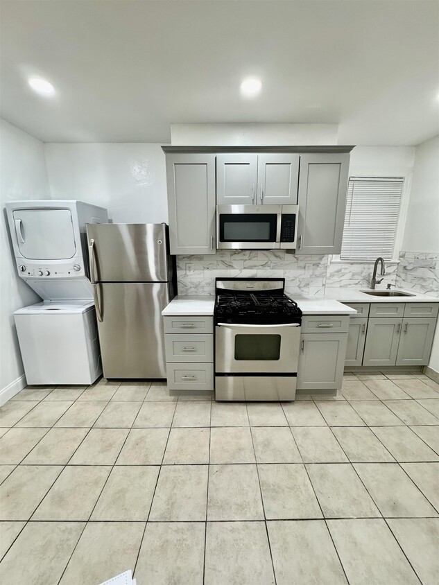 Primary Photo - 204 Zabriskie St