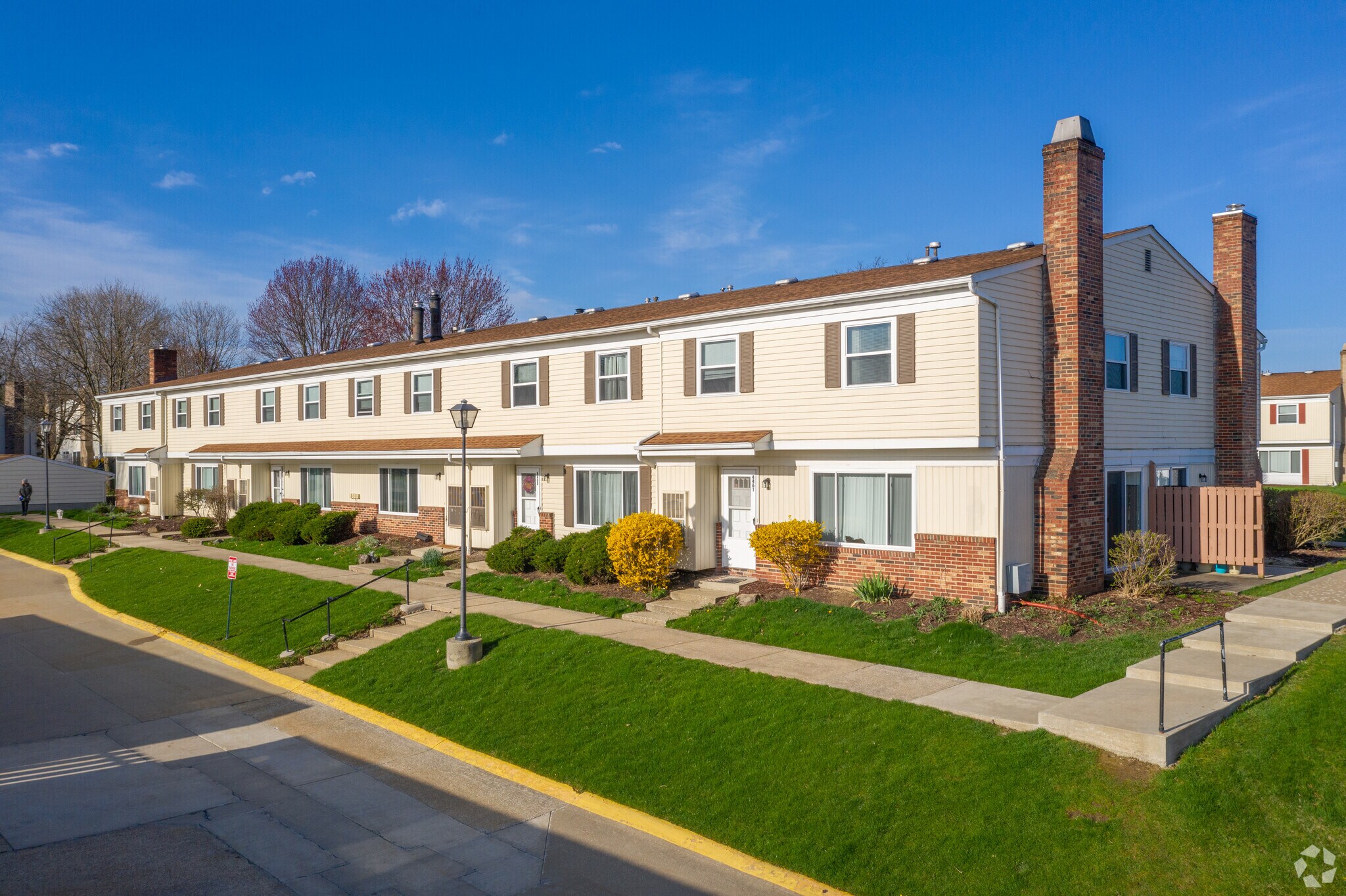 Huntington Hills Apartments – photo 1 of 28