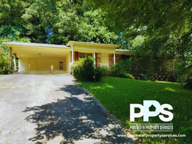 Building Photo - 6999 Knollwood Dr