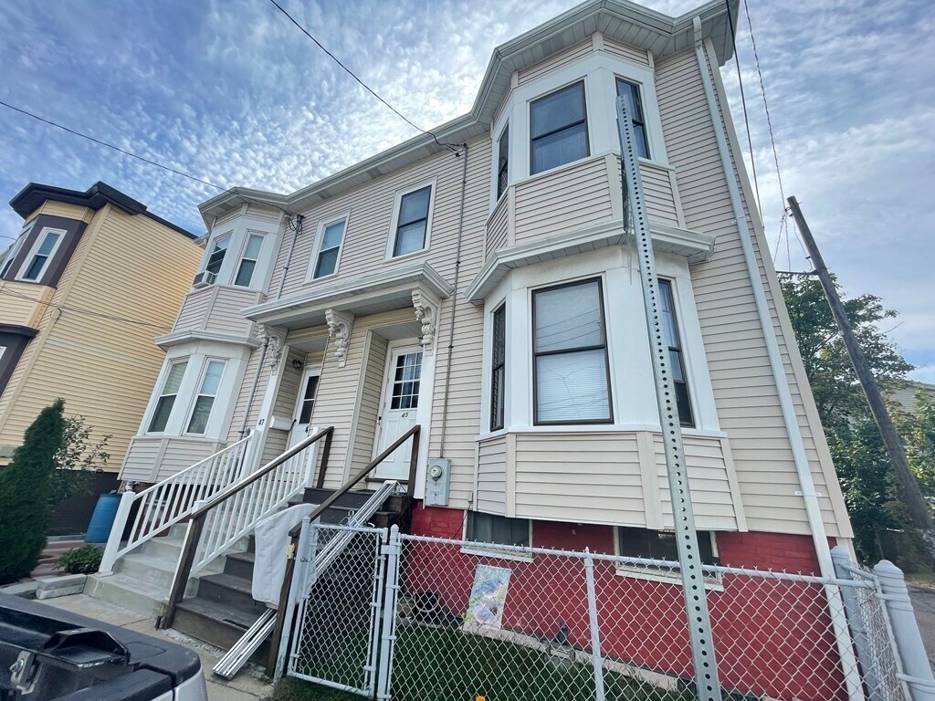Primary Photo - 47 Leonard St