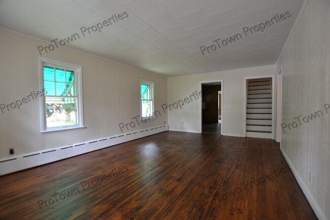 Building Photo - 211 Doris Ave