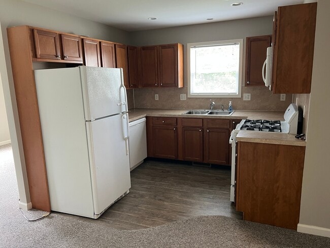 Building Photo - 4693-4695 N Shooks Ct
