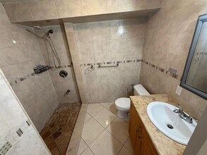 Building Photo - 1325 W 68th St