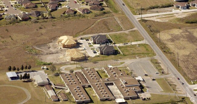 Foto aérea - Red Oak Apartments Phase II