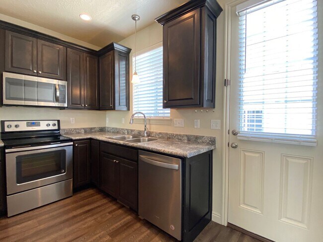 Foto del edificio - 2 Bed/1.5 Bath Townhouse in Provo