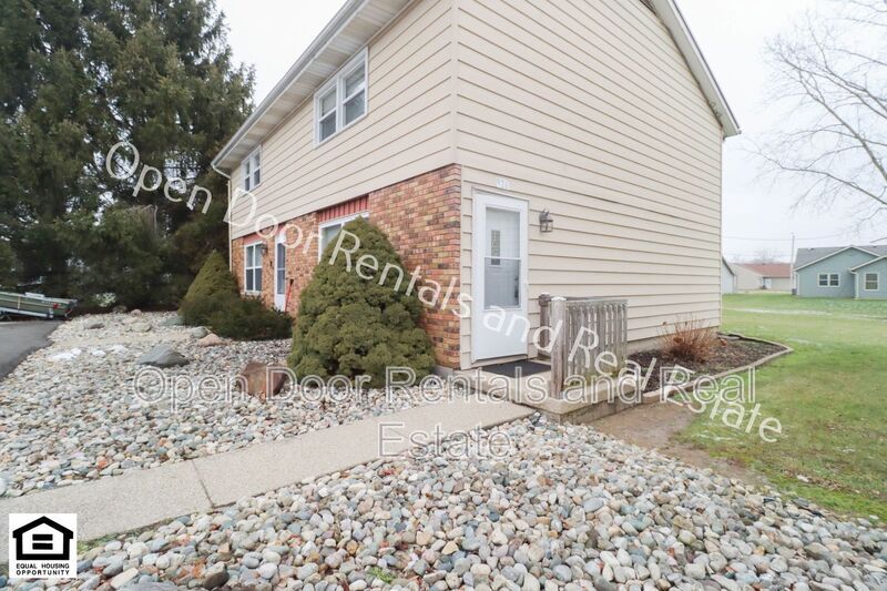 926 East Ave, Kendallville, IN 46755 Townhome Rentals in Kendallville IN