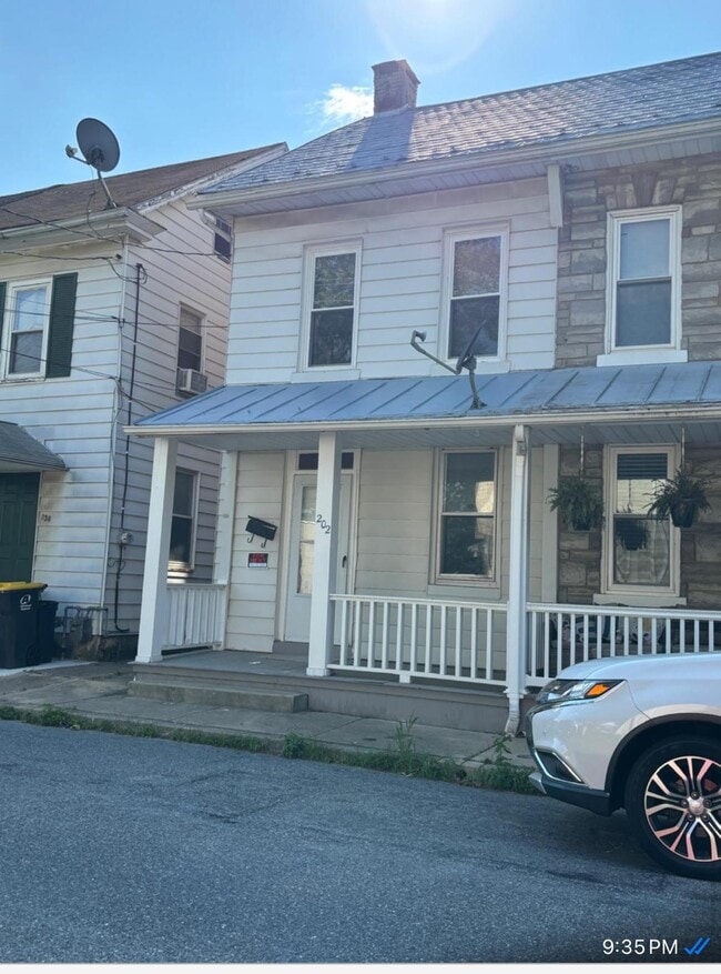 Building Photo - 202 N Elm St