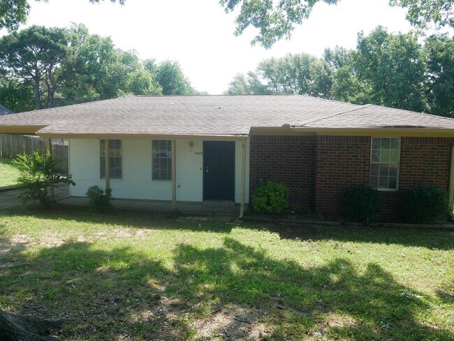 Building Photo - ****JUST REDUCED****3420 Castle Dr Horn La...