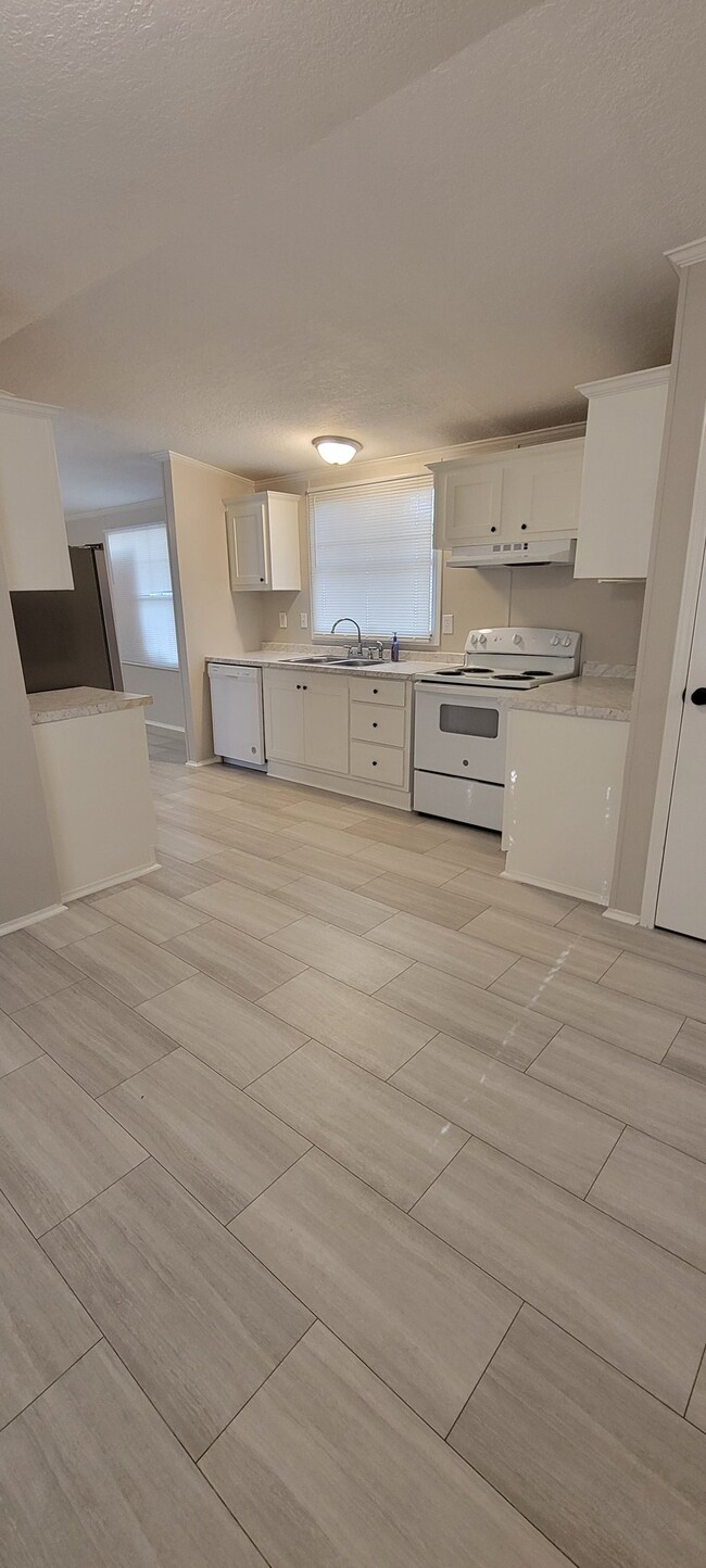 Building Photo - 136 Candy Queen Ln