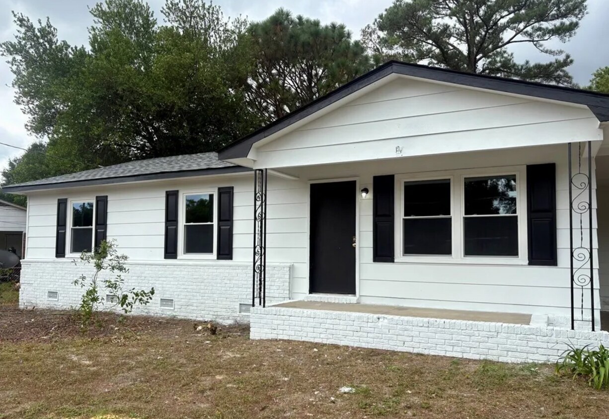 Primary Photo - NEW LISTING!!!!!