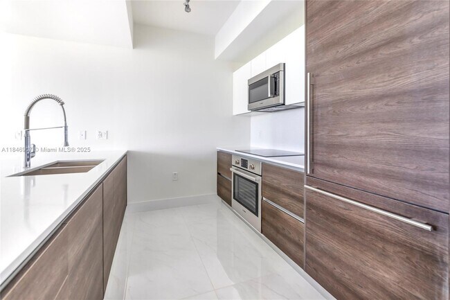 Building Photo - 301 Altara Ave