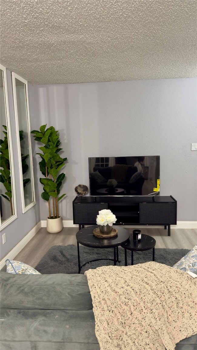 Foto del edificio - 2750 Holly Hall St