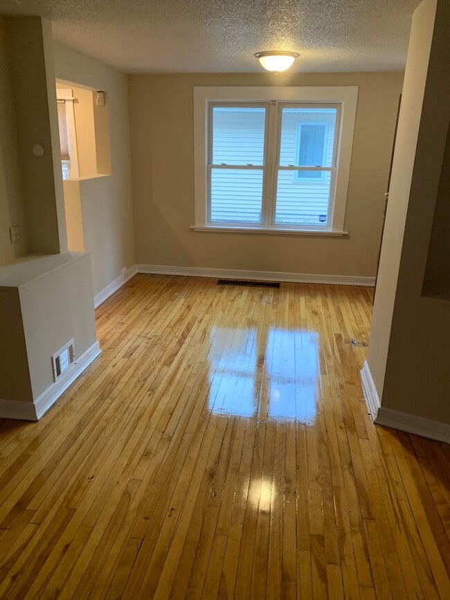 Building Photo - Beautiful 3 bedroom house for rent in Minneapolis!!!