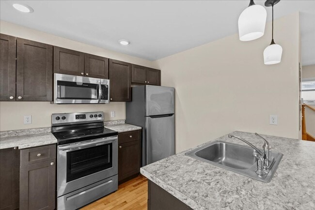 Building Photo - 389 E Allen St