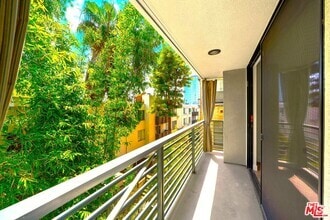 Building Photo - 520 S Kingsley Dr
