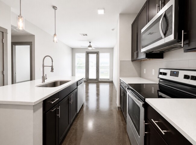 Building Photo - 1111 N Durham Dr