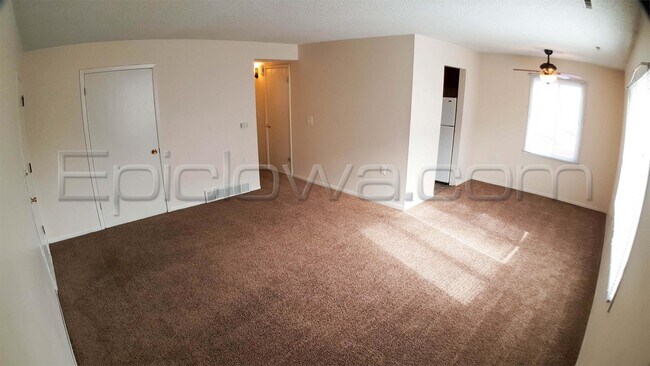 Building Photo - 775 Robins Rd