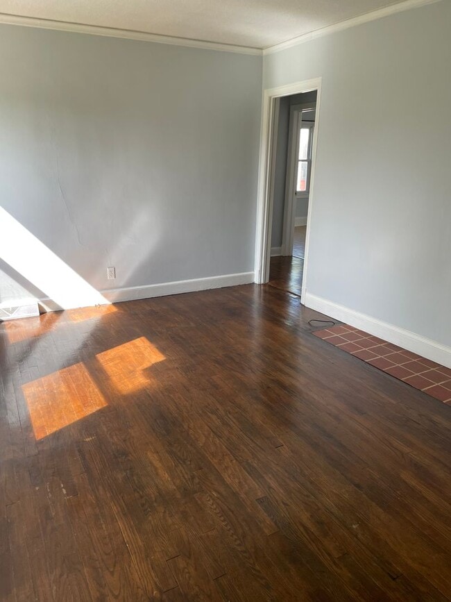 Foto del edificio - Updated High Point 3 Bedroom Across From B...