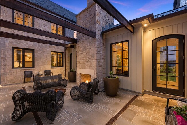 Building Photo - 548 Sylvan Pl