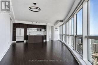Building Photo - 388 Yonge St