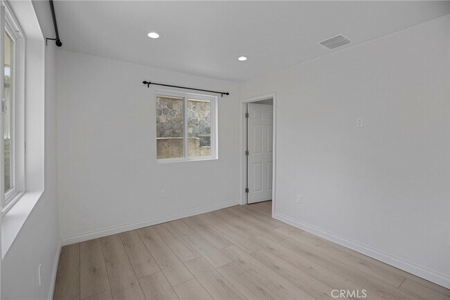 Foto del edificio - 10410 Mountair Ave