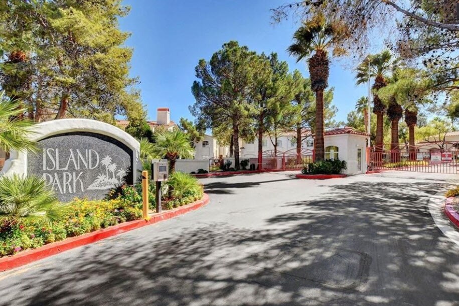 Foto principal - 2975 Bluegrass Ln #1324
