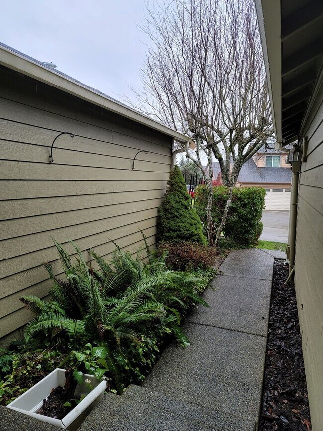 Foto del edificio - 2 Bedroom Townhome in Desirable Summerwind!