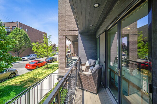 Building Photo - 1154 W Ohio St