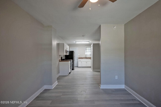 Building Photo - 2036 W 11th St