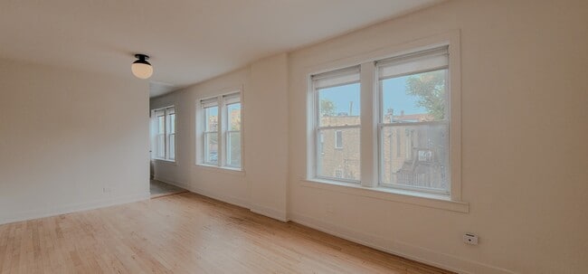 Building Photo - 3051 W Medill Ave
