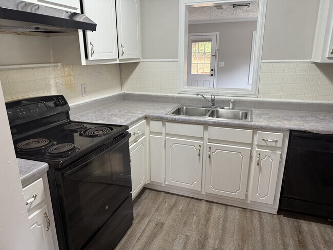 Foto del edificio - 83 Armstead Dr