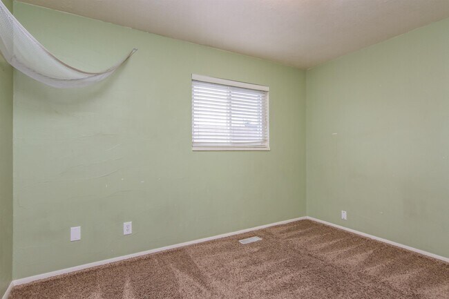 Building Photo - 1585 Rundquist Dr