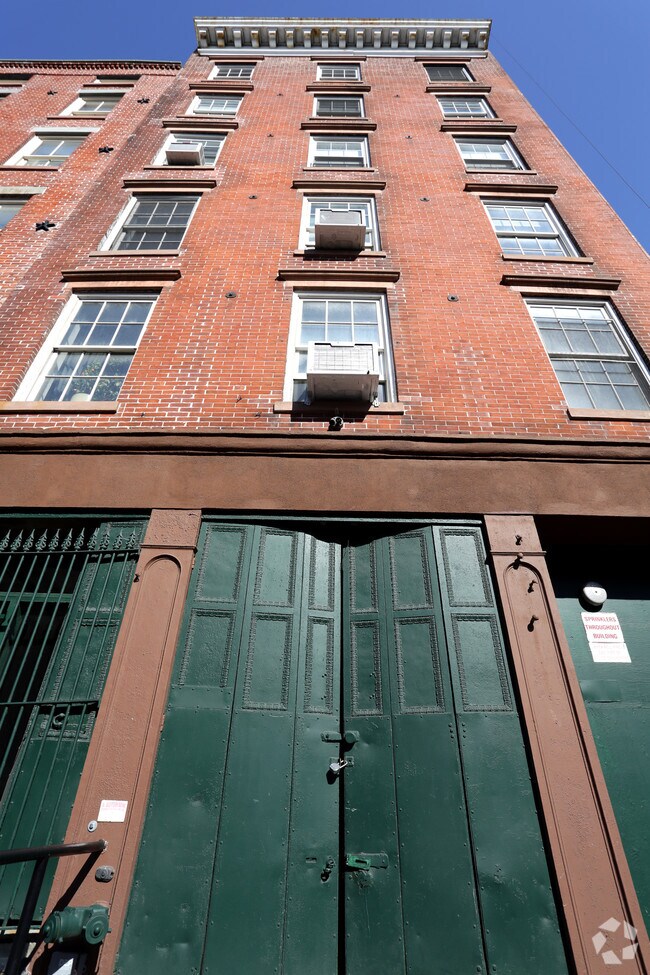 Foto del edificio - 244 Front St