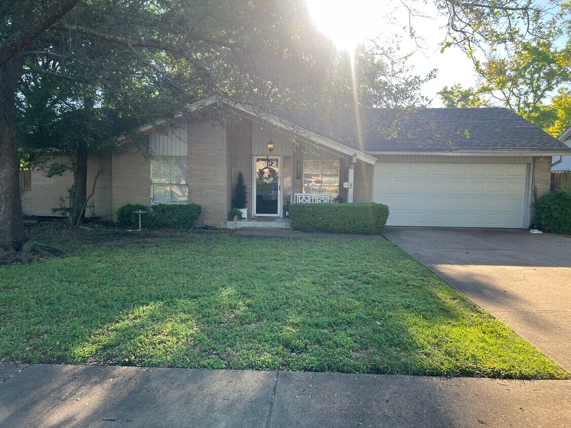 Foto principal - 8507 Charing Cross Ln