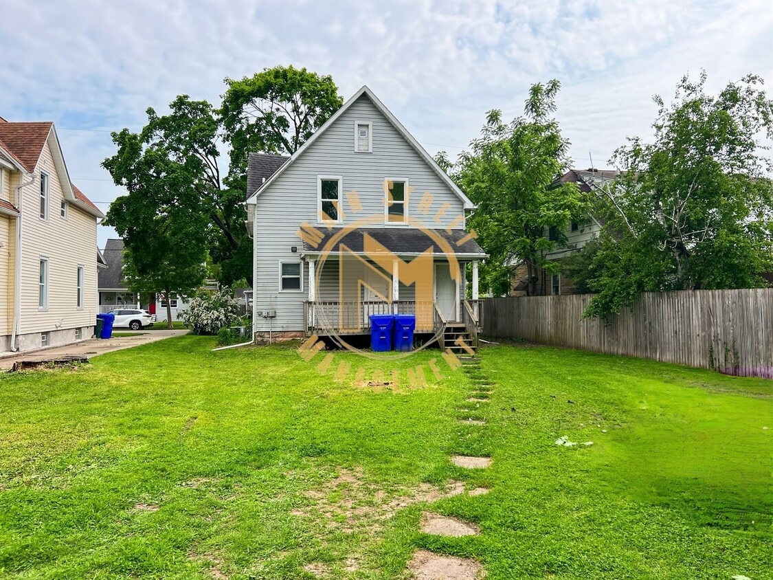 Primary Photo - 1116 W 8th St