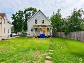 Building Photo - 1116 W 8th St