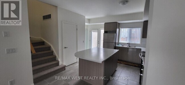 Photo du bâtiment - 1525 Kingston Rd