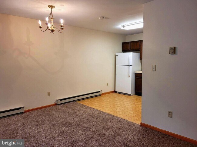 Foto del edificio - 21 N Main St