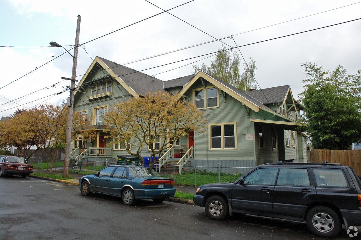 Building Photo - 4016-4024 NE 6th Ave