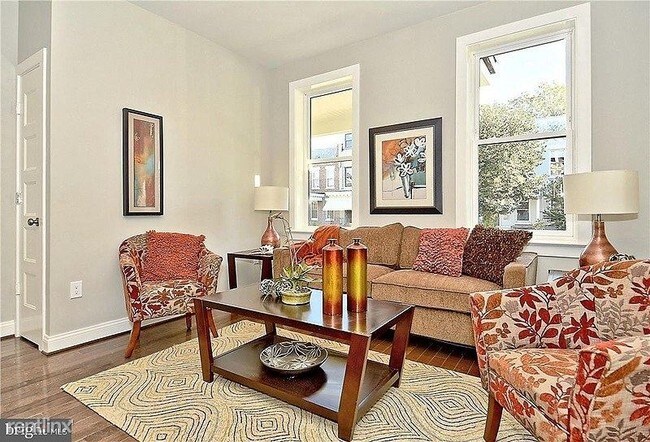 Foto del edificio - 3222 Warder St NW