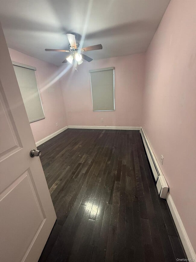 Foto del edificio - 121 Carroll Ave